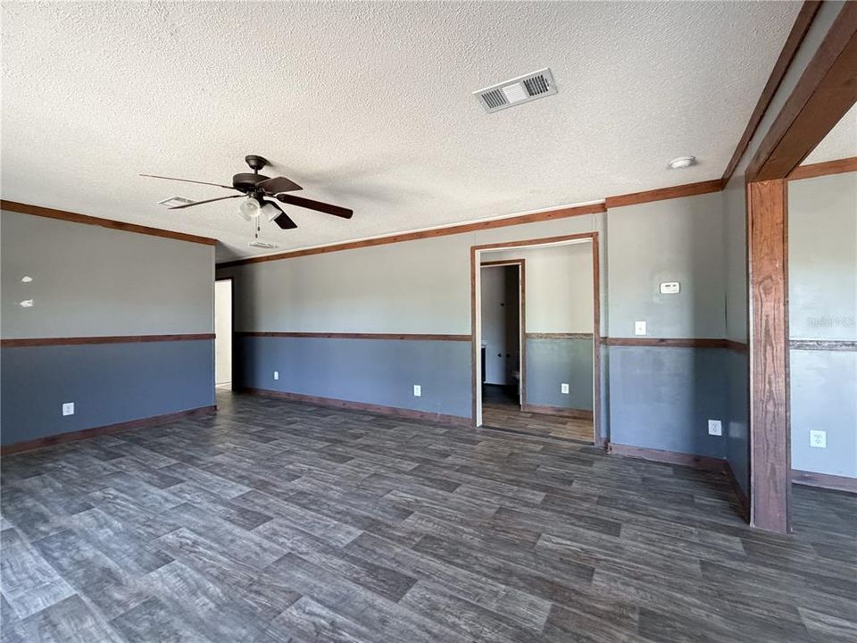 En Venta: $198,000 (5 camas, 3 baños, 2100 Pies cuadrados)