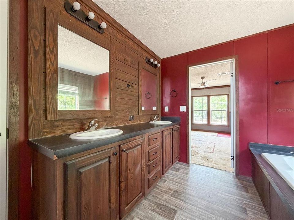 En Venta: $198,000 (5 camas, 3 baños, 2100 Pies cuadrados)