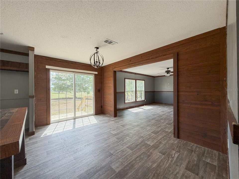 En Venta: $198,000 (5 camas, 3 baños, 2100 Pies cuadrados)