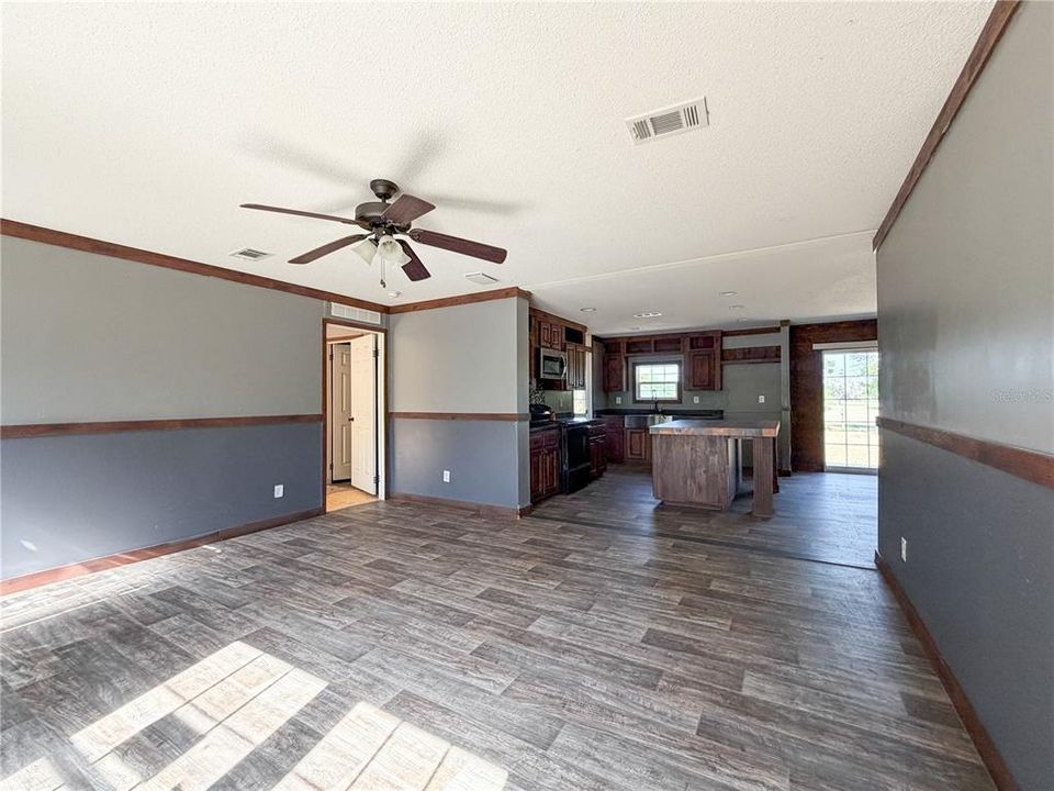 En Venta: $198,000 (5 camas, 3 baños, 2100 Pies cuadrados)