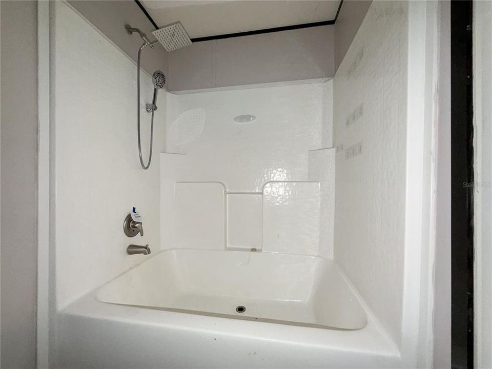 En Venta: $198,000 (5 camas, 3 baños, 2100 Pies cuadrados)
