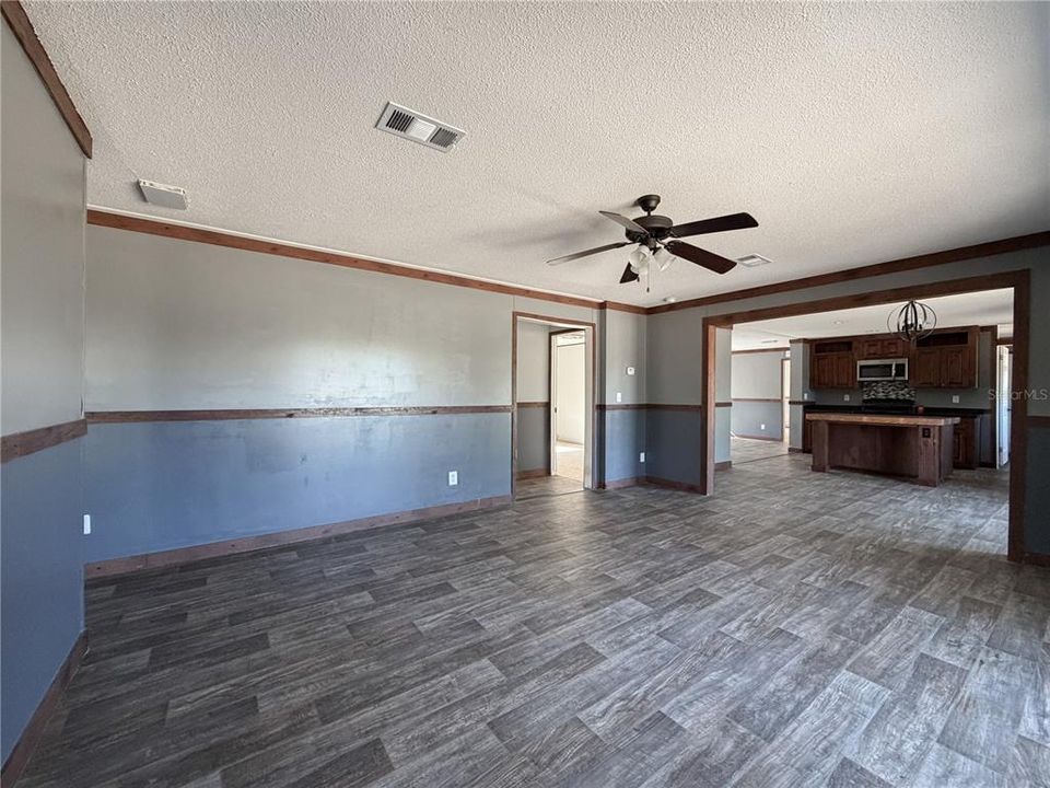 En Venta: $198,000 (5 camas, 3 baños, 2100 Pies cuadrados)