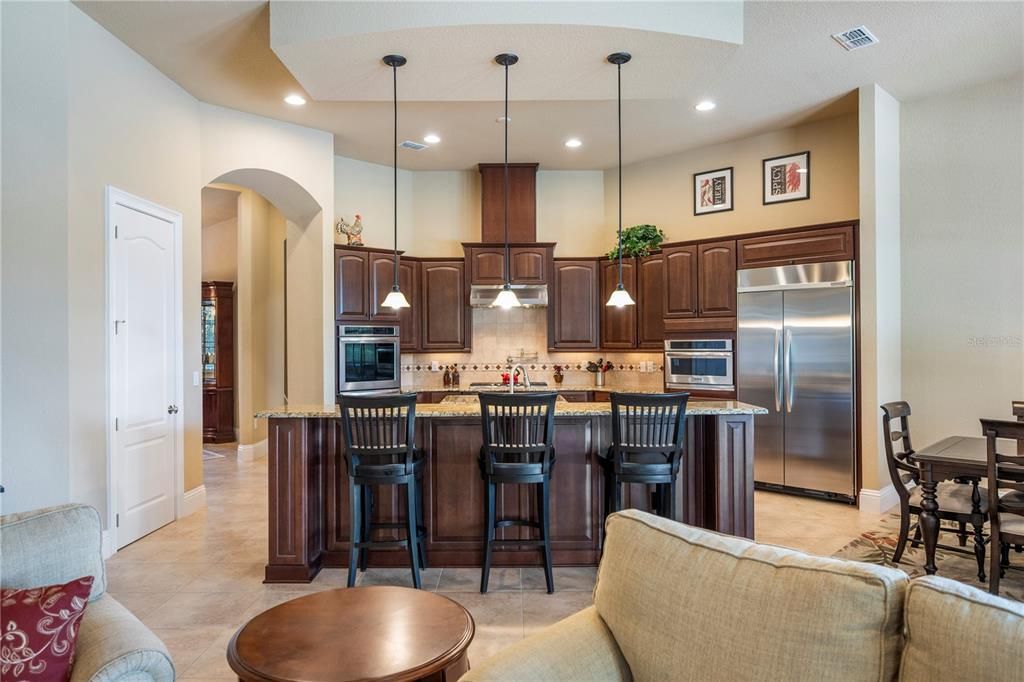 Под контрактом: $2,150,000 (4 спален, 4 ванн, 4037 Квадратных фут)