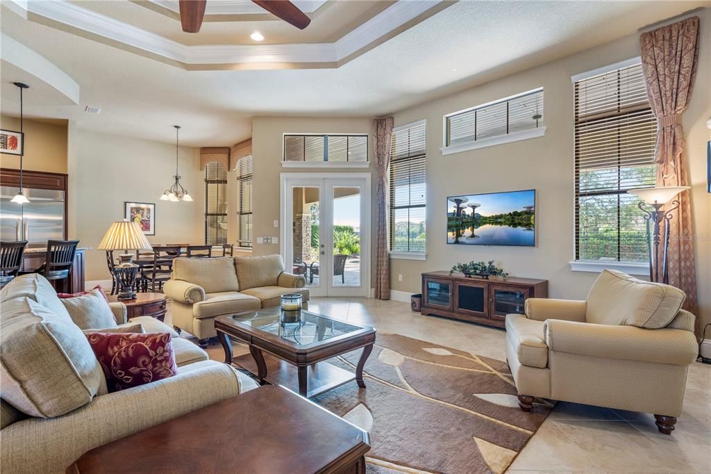 Под контрактом: $2,150,000 (4 спален, 4 ванн, 4037 Квадратных фут)