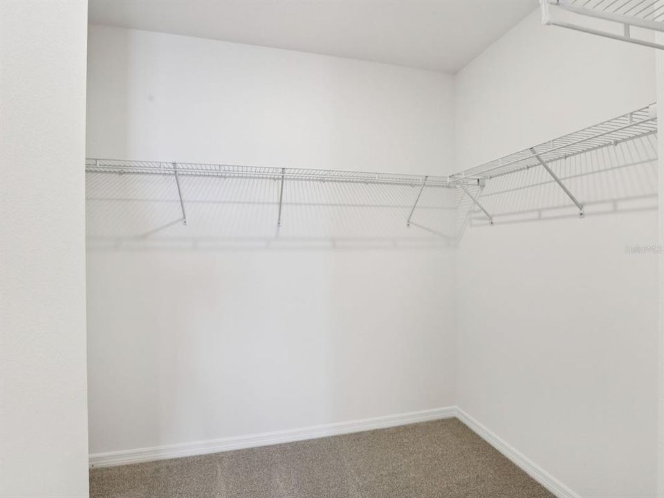 En Venta: $301,030 (4 camas, 2 baños, 1607 Pies cuadrados)
