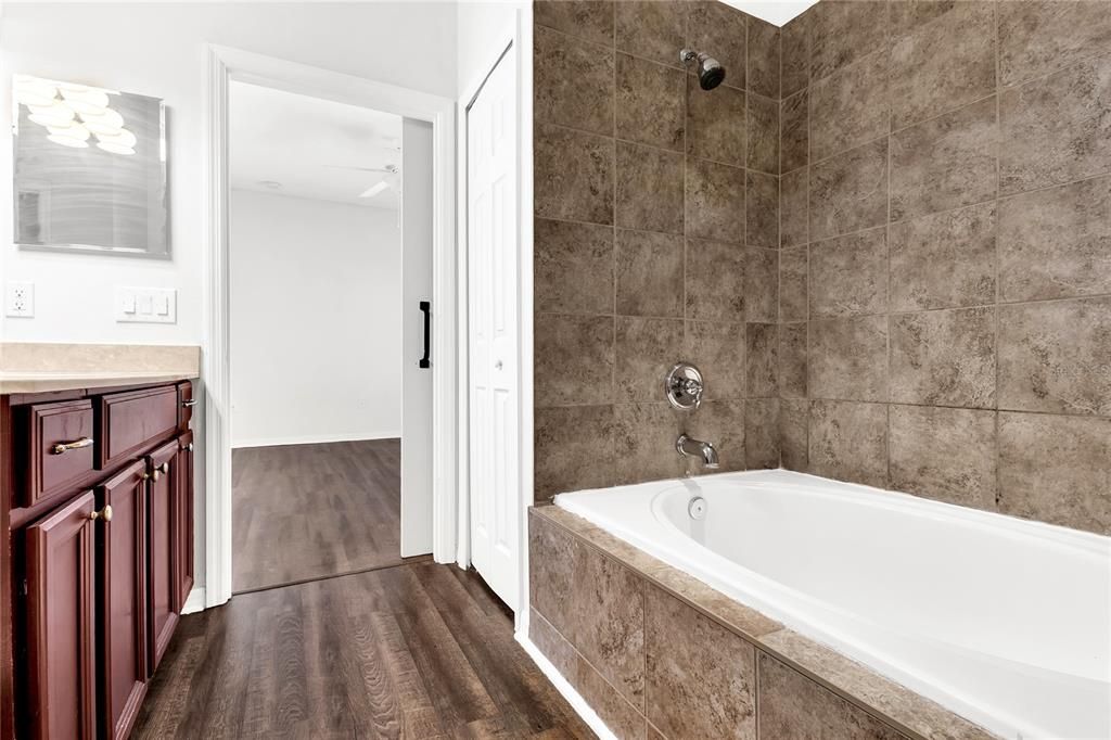 Activo con contrato: $399,000 (3 camas, 2 baños, 1629 Pies cuadrados)