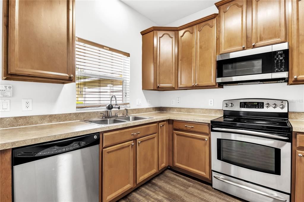 Activo con contrato: $399,000 (3 camas, 2 baños, 1629 Pies cuadrados)