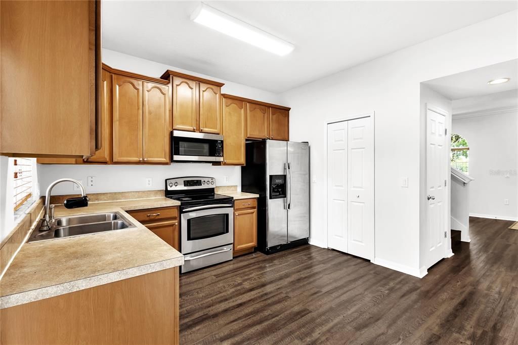 Activo con contrato: $399,000 (3 camas, 2 baños, 1629 Pies cuadrados)