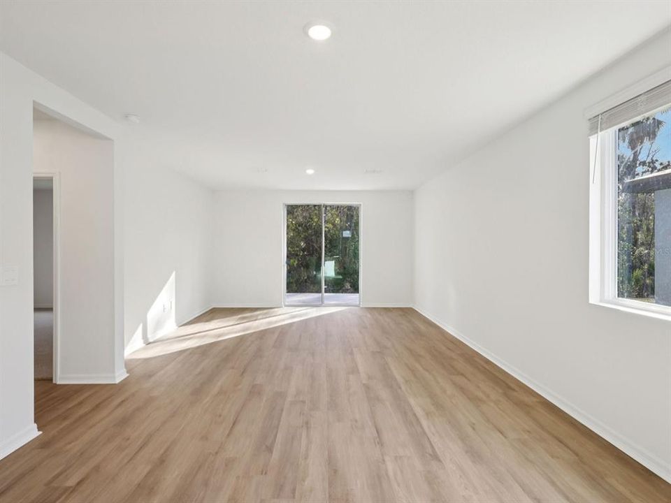 En Venta: $295,170 (4 camas, 2 baños, 1607 Pies cuadrados)