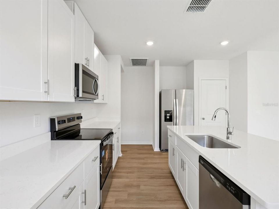 En Venta: $295,170 (4 camas, 2 baños, 1607 Pies cuadrados)