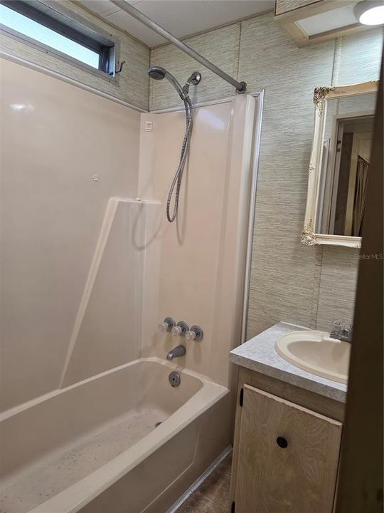 For Rent: $1,450 (2 beds, 2 baths, 950 Square Feet)