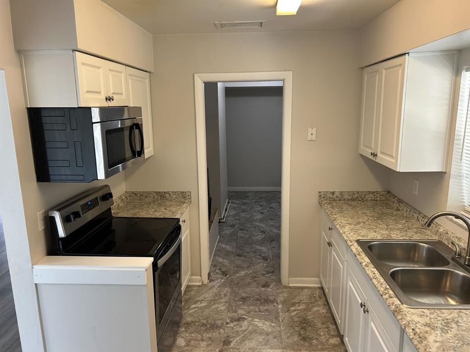 For Rent: $1,600 (2 beds, 1 baths, 1030 Square Feet)