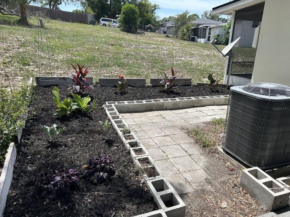 For Rent: $1,600 (2 beds, 1 baths, 1030 Square Feet)