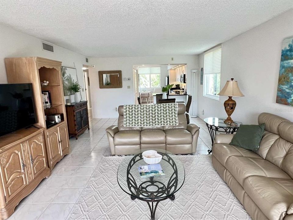 For Sale: $670,000 (2 beds, 2 baths, 1260 Square Feet)