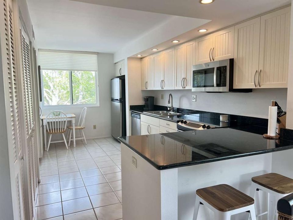 For Sale: $670,000 (2 beds, 2 baths, 1260 Square Feet)
