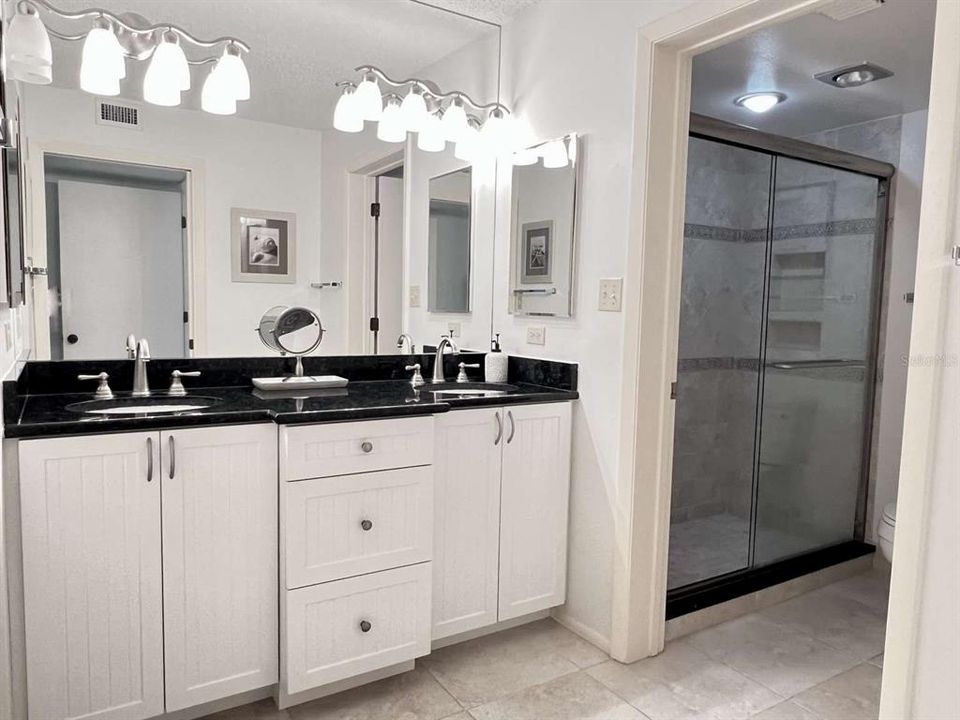 For Sale: $670,000 (2 beds, 2 baths, 1260 Square Feet)