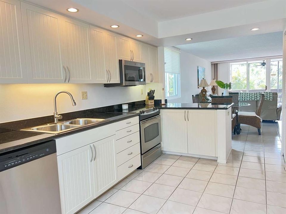For Sale: $670,000 (2 beds, 2 baths, 1260 Square Feet)