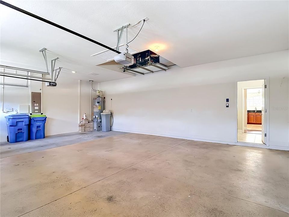 合同活跃: $579,900 (5 贝兹, 4 浴室, 3382 平方英尺)