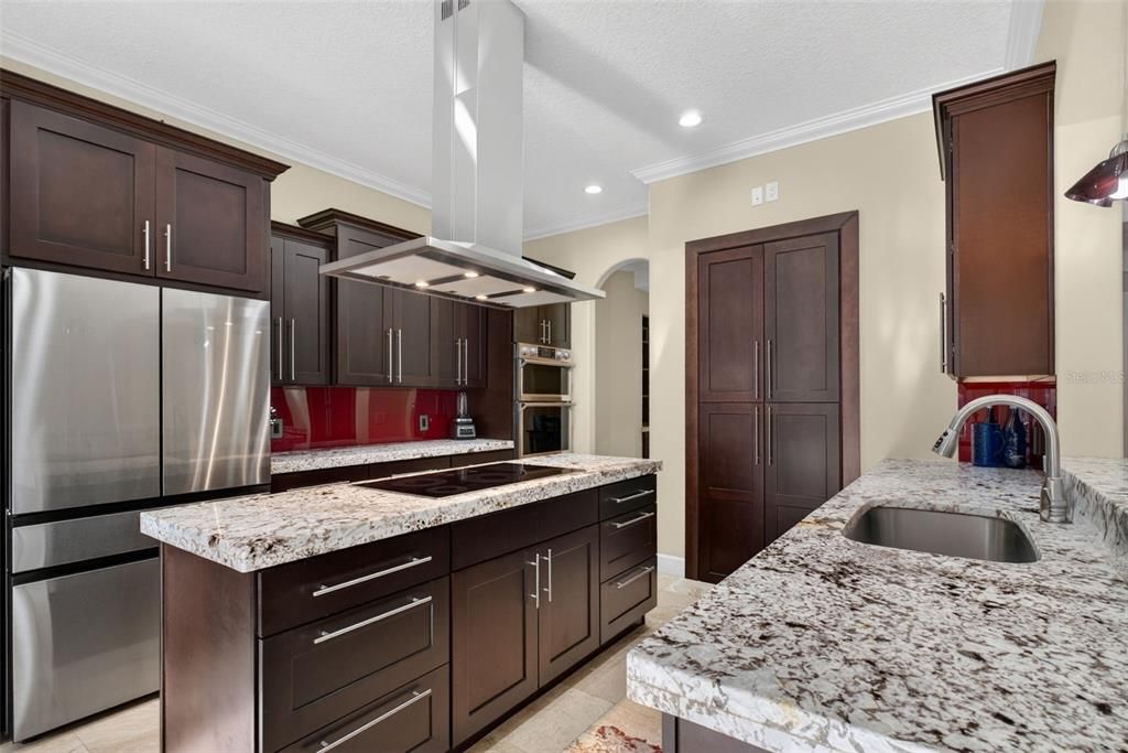 En Venta: $960,000 (4 camas, 4 baños, 3700 Pies cuadrados)