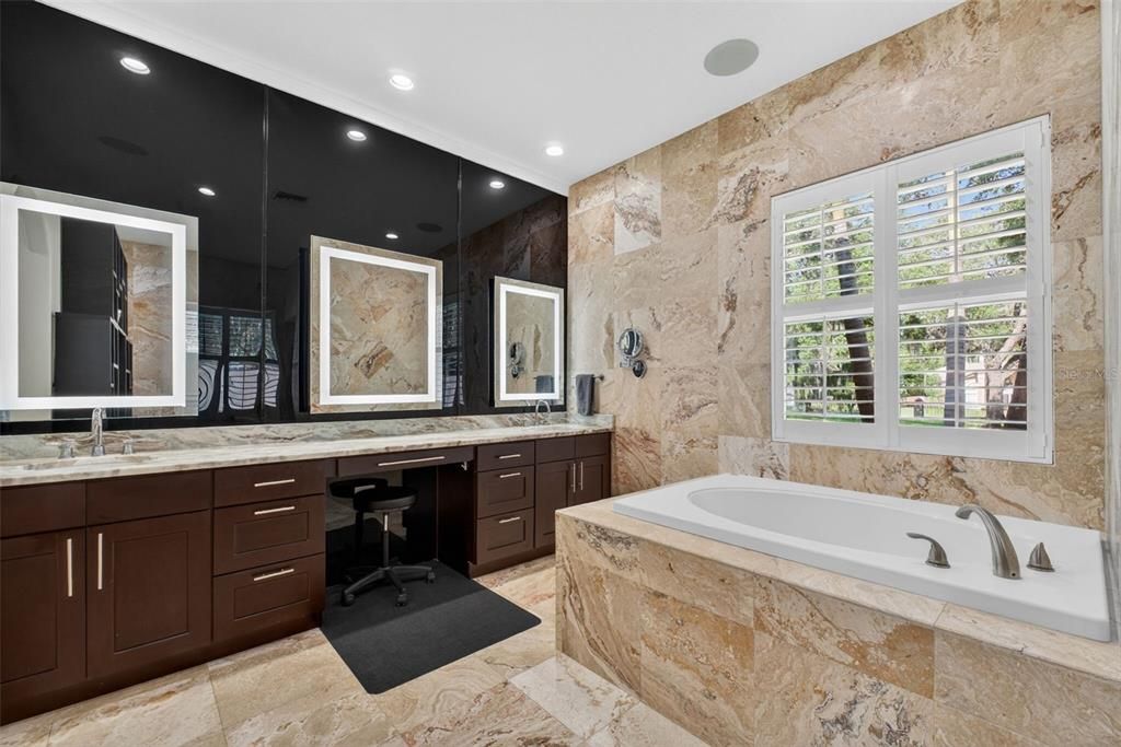 En Venta: $960,000 (4 camas, 4 baños, 3700 Pies cuadrados)