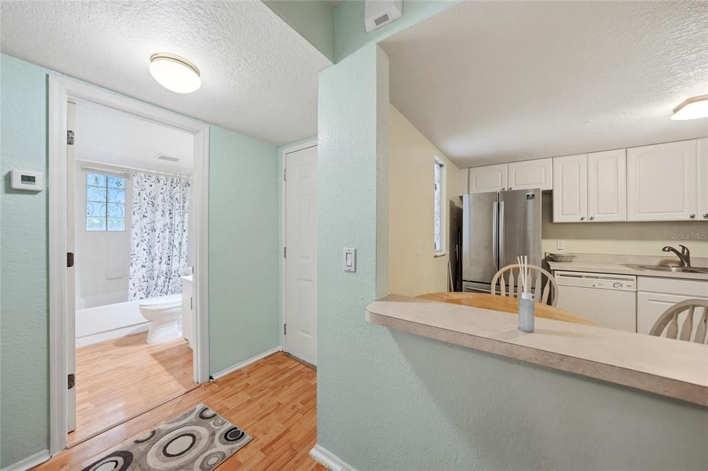 На продажу: $119,900 (2 спален, 2 ванн, 848 Квадратных фут)