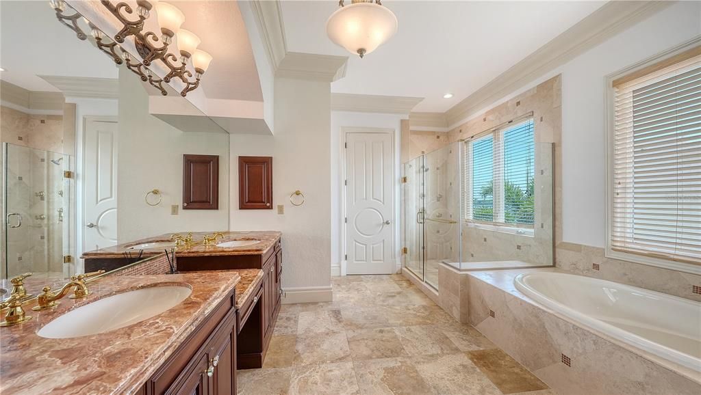 Activo con contrato: $4,495,000 (5 camas, 5 baños, 7443 Pies cuadrados)