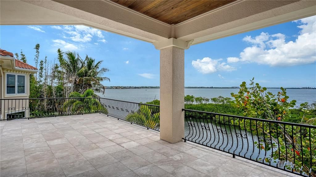 Activo con contrato: $4,495,000 (5 camas, 5 baños, 7443 Pies cuadrados)