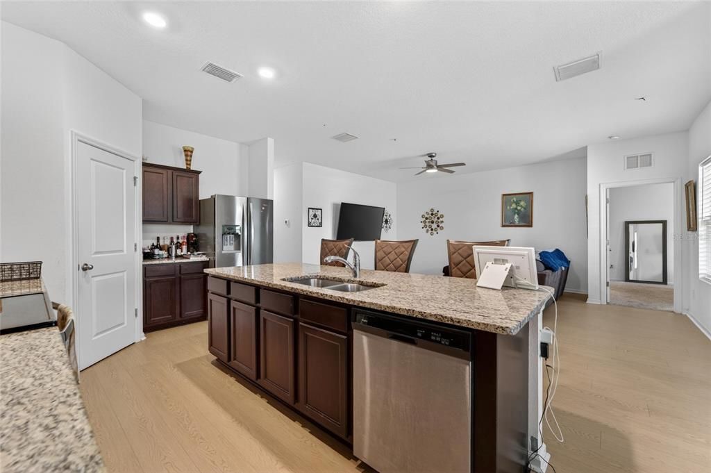En Venta: $283,000 (3 camas, 2 baños, 1764 Pies cuadrados)