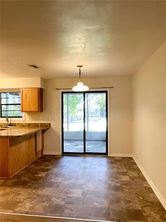 For Rent: $2,050 (3 beds, 2 baths, 1294 Square Feet)
