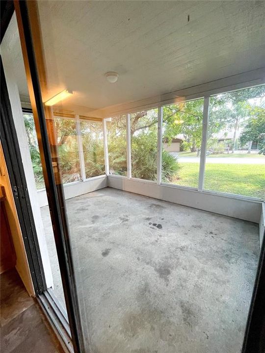 For Rent: $2,050 (3 beds, 2 baths, 1294 Square Feet)