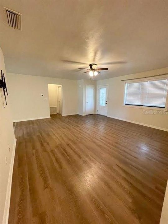 For Rent: $2,050 (3 beds, 2 baths, 1294 Square Feet)