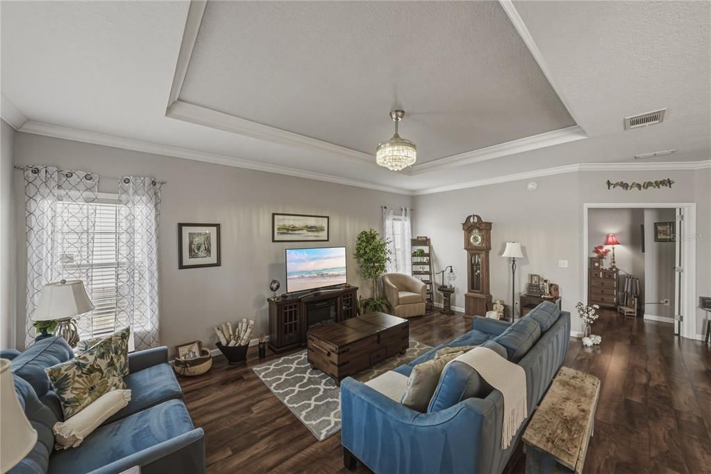 Под контрактом: $289,900 (2 спален, 2 ванн, 1802 Квадратных фут)