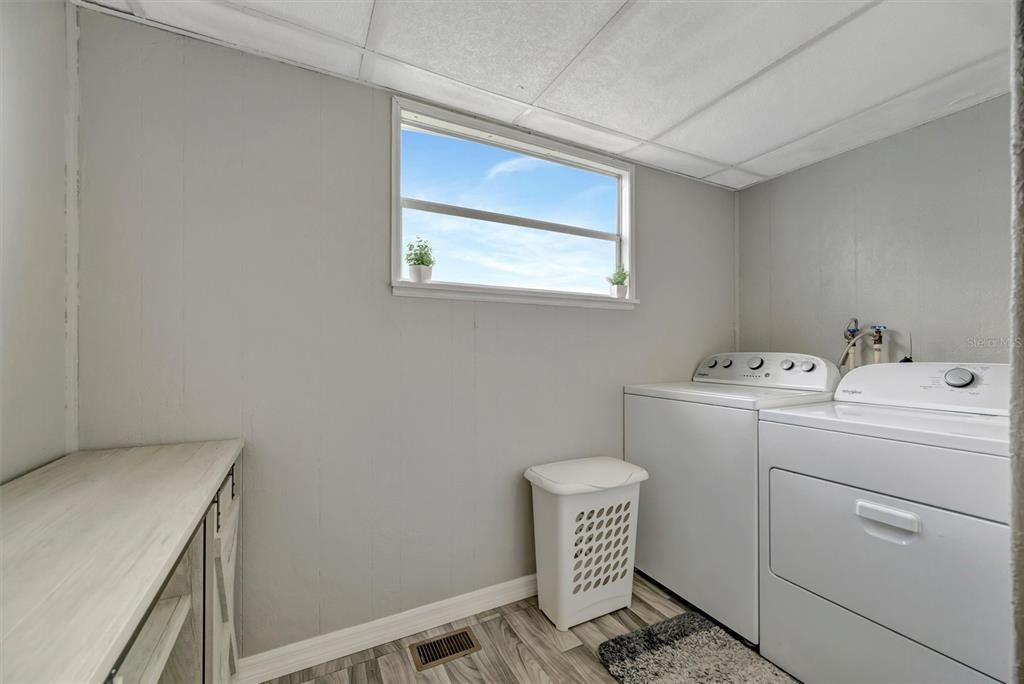 For Sale: $159,900 (2 beds, 2 baths, 1284 Square Feet)