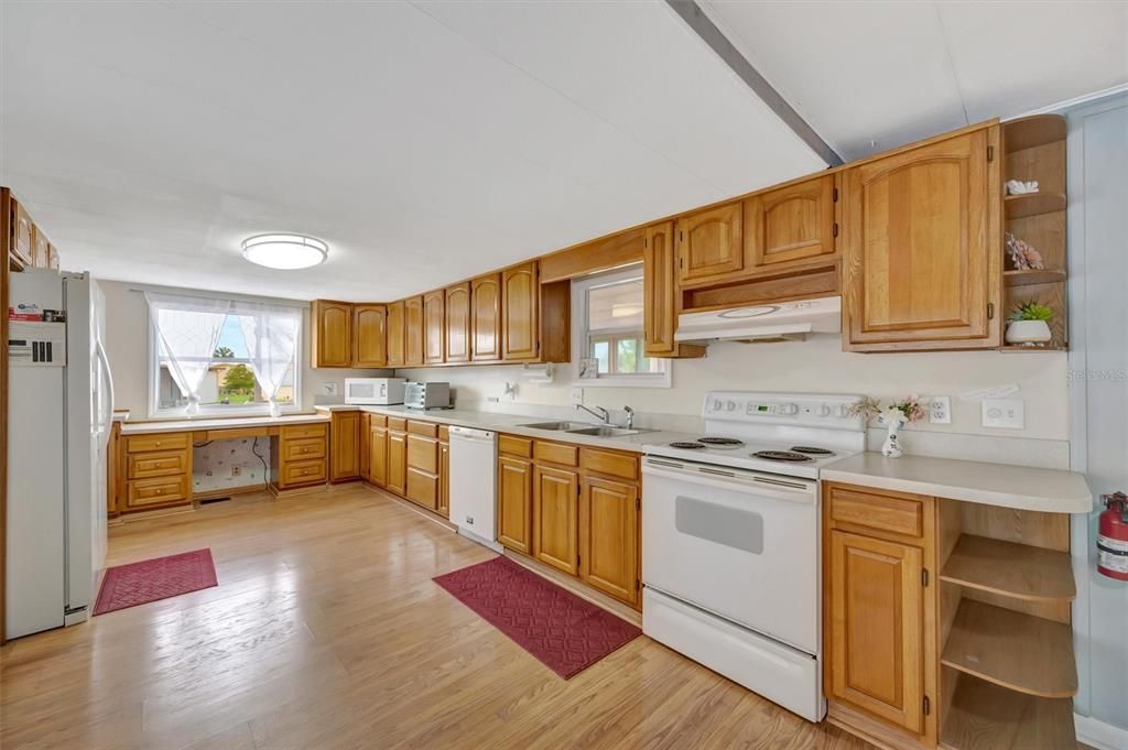 For Sale: $159,900 (2 beds, 2 baths, 1284 Square Feet)