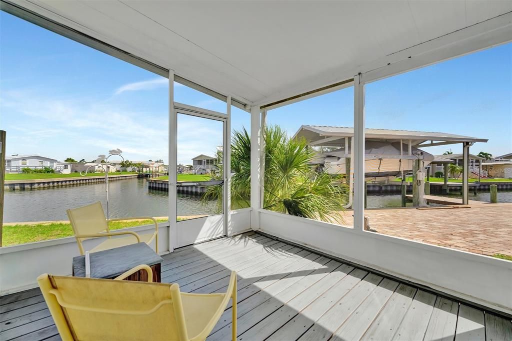 For Sale: $159,900 (2 beds, 2 baths, 1284 Square Feet)