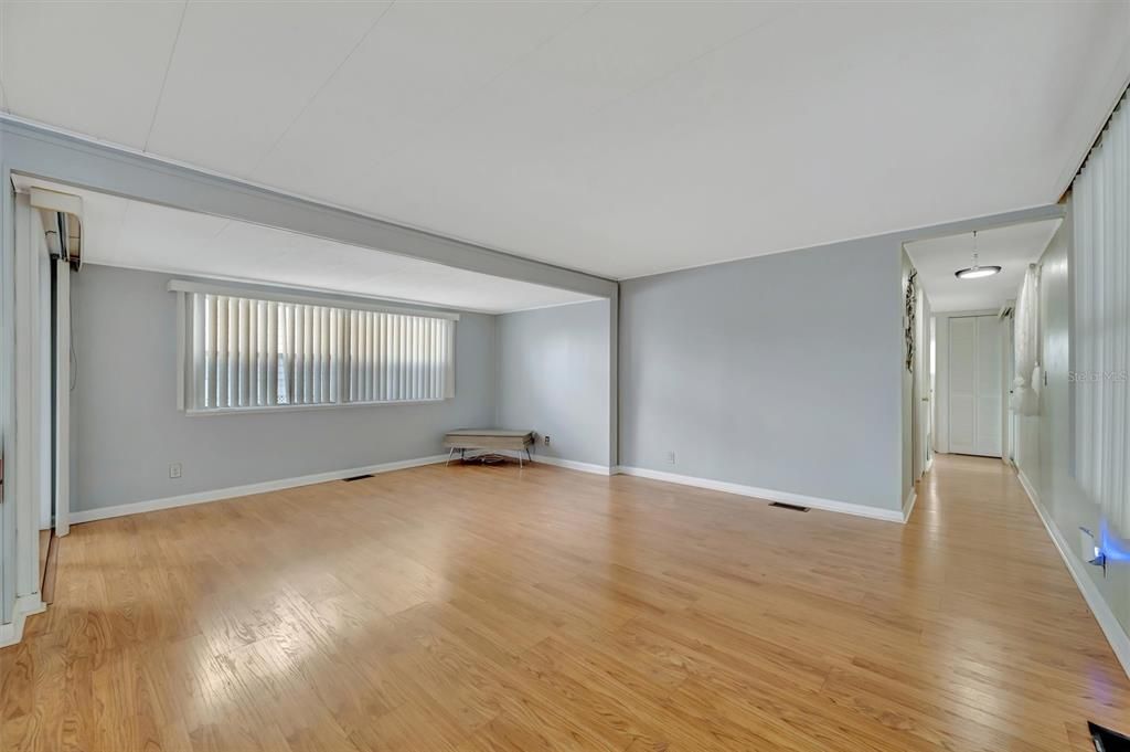 For Sale: $159,900 (2 beds, 2 baths, 1284 Square Feet)