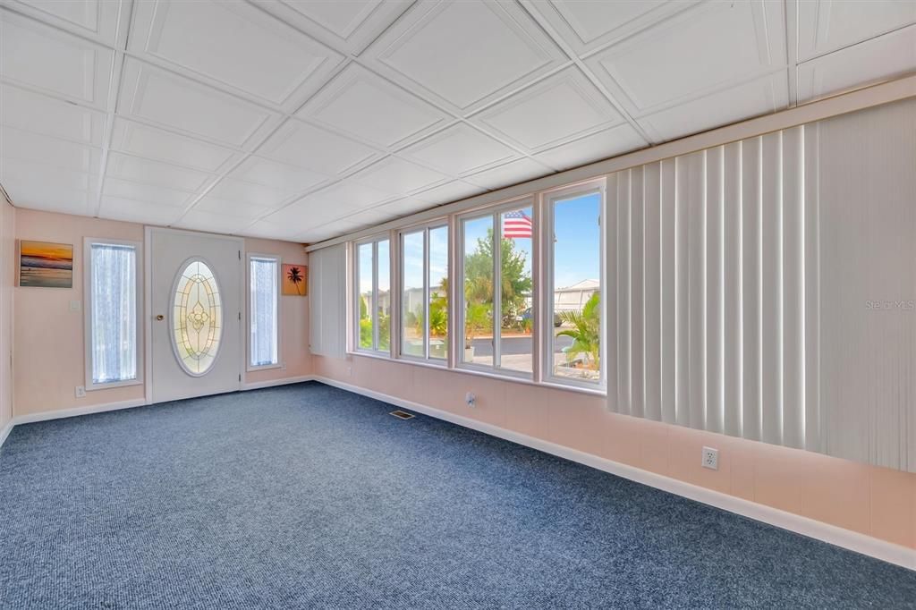 For Sale: $159,900 (2 beds, 2 baths, 1284 Square Feet)