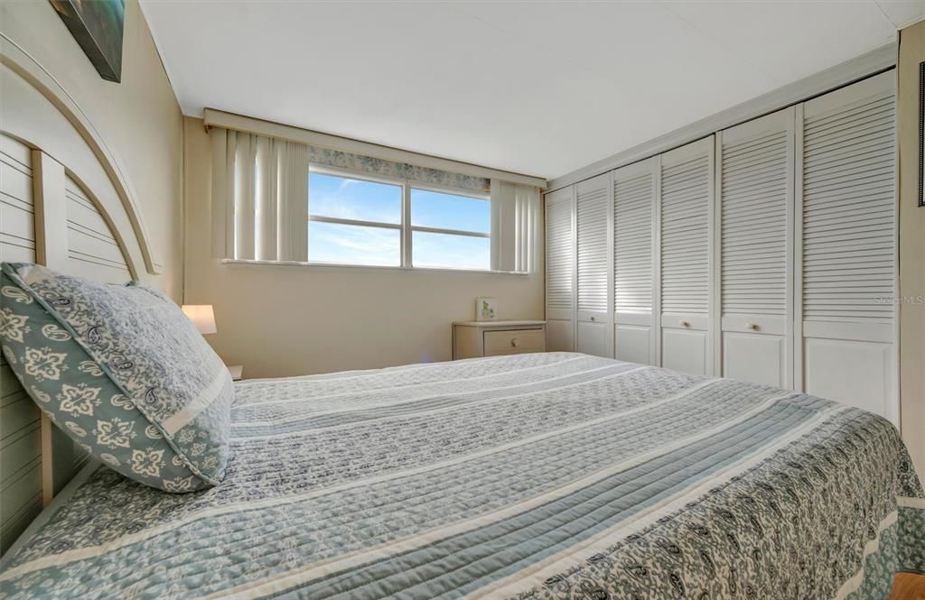 For Sale: $159,900 (2 beds, 2 baths, 1284 Square Feet)