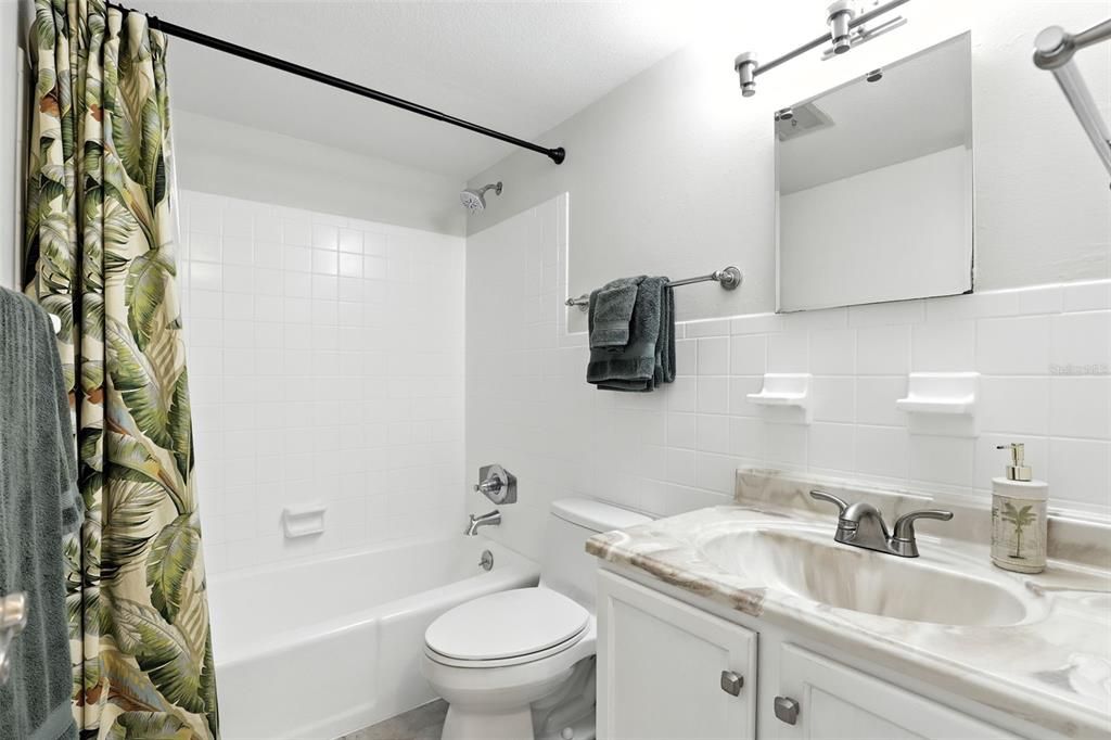 For Sale: $164,900 (1 beds, 1 baths, 645 Square Feet)