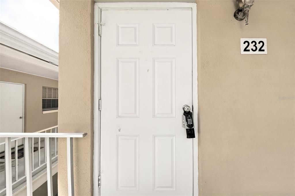 For Sale: $164,900 (1 beds, 1 baths, 645 Square Feet)
