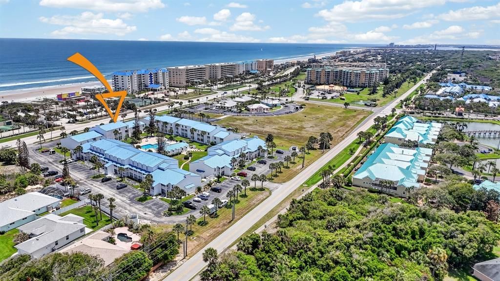 Под контрактом: $230,000 (2 спален, 2 ванн, 1205 Квадратных фут)