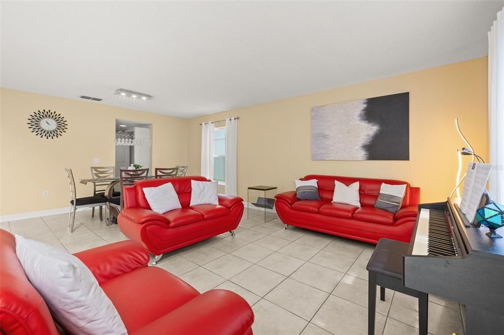 En Venta: $435,000 (4 camas, 3 baños, 2948 Pies cuadrados)