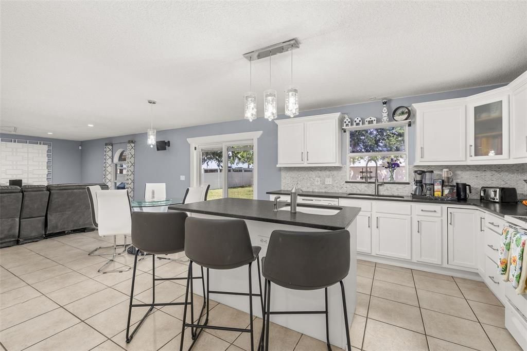 En Venta: $435,000 (4 camas, 3 baños, 2948 Pies cuadrados)
