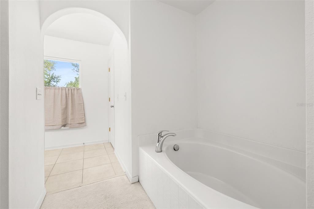 En Venta: $435,000 (4 camas, 3 baños, 2948 Pies cuadrados)