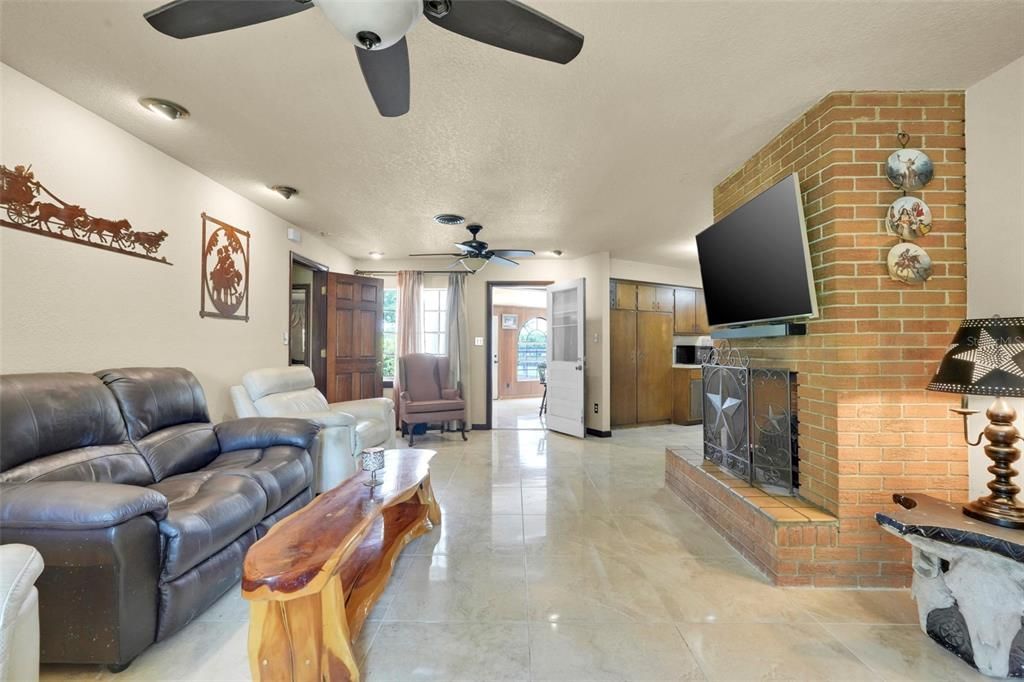 For Sale: $700,000 (3 beds, 2 baths, 3109 Square Feet)