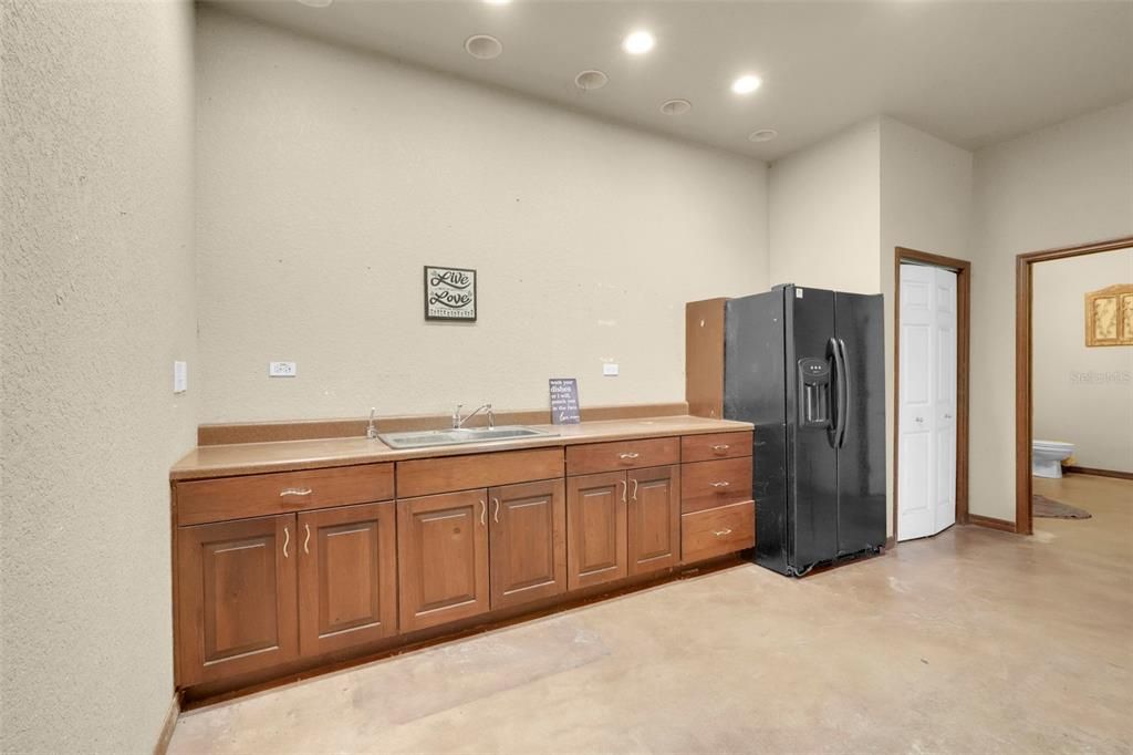 For Sale: $700,000 (3 beds, 2 baths, 3109 Square Feet)