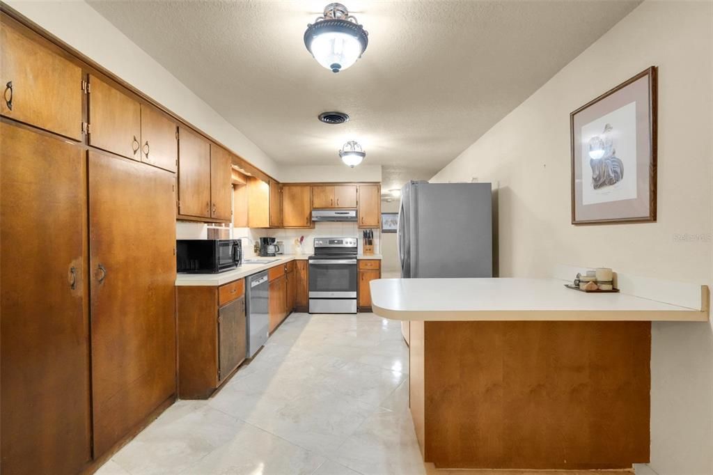 For Sale: $700,000 (3 beds, 2 baths, 3109 Square Feet)
