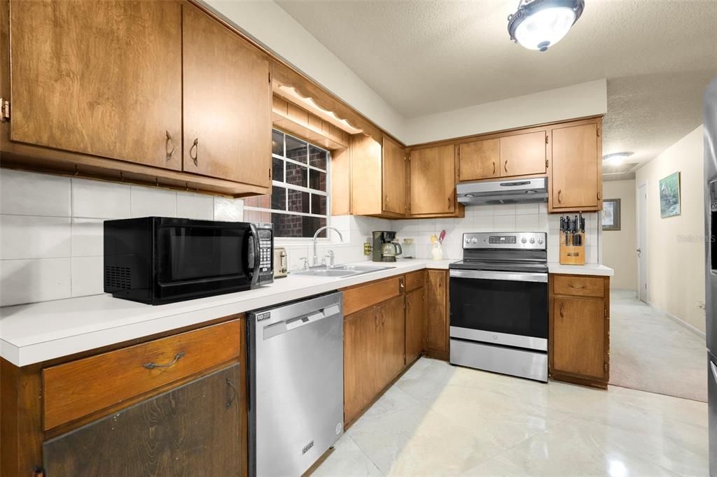 For Sale: $700,000 (3 beds, 2 baths, 3109 Square Feet)