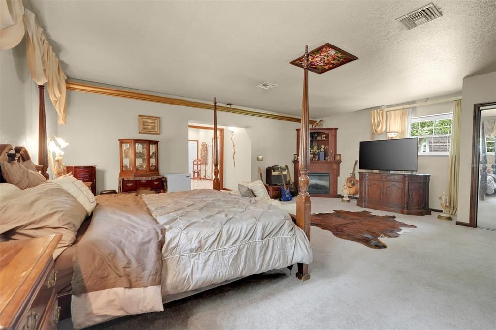 For Sale: $700,000 (3 beds, 2 baths, 3109 Square Feet)