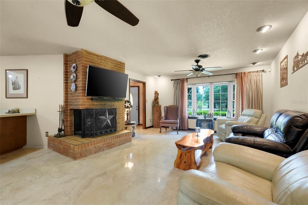 For Sale: $700,000 (3 beds, 2 baths, 3109 Square Feet)